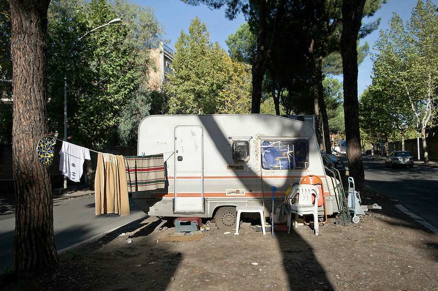 Roma. Quartiere di Monteverde. Una roulotte abitata da senza fissa dimora vittime della crisi economica italiana. 