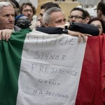 La delusione e la rabbia sul volto delle persone accorse in Piazza Montecitorio.
